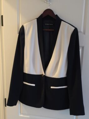 Ivanka Trump Navy and White Colorblock Single-Button Blazer